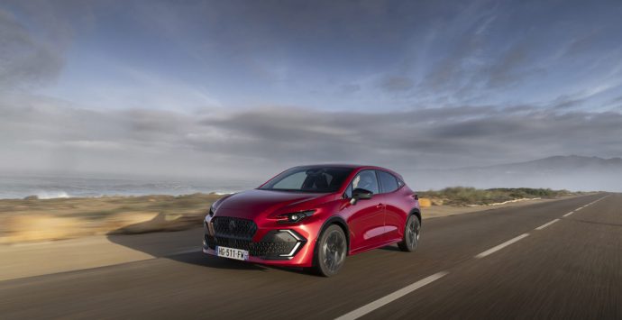 Renault Clio 2026 - zij voorkant aanzicht